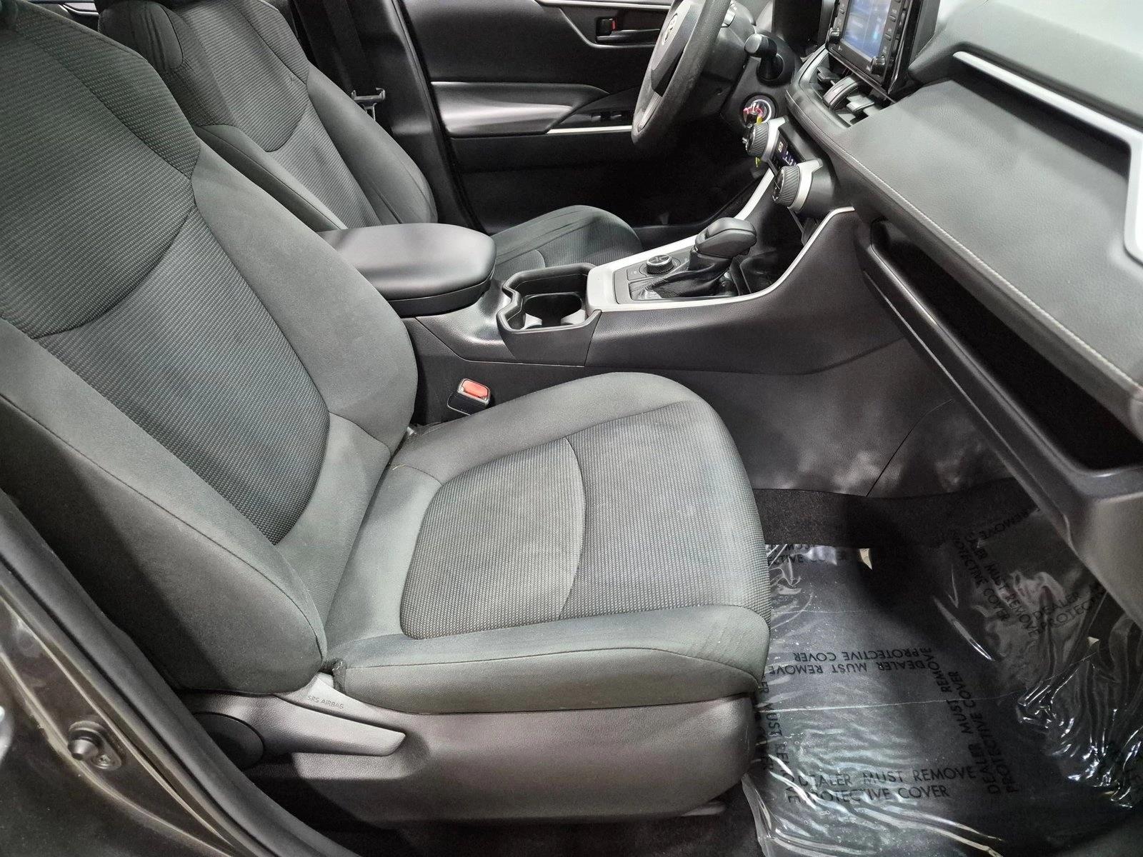 2020 Toyota RAV4 LE HV, photo 20 of 24