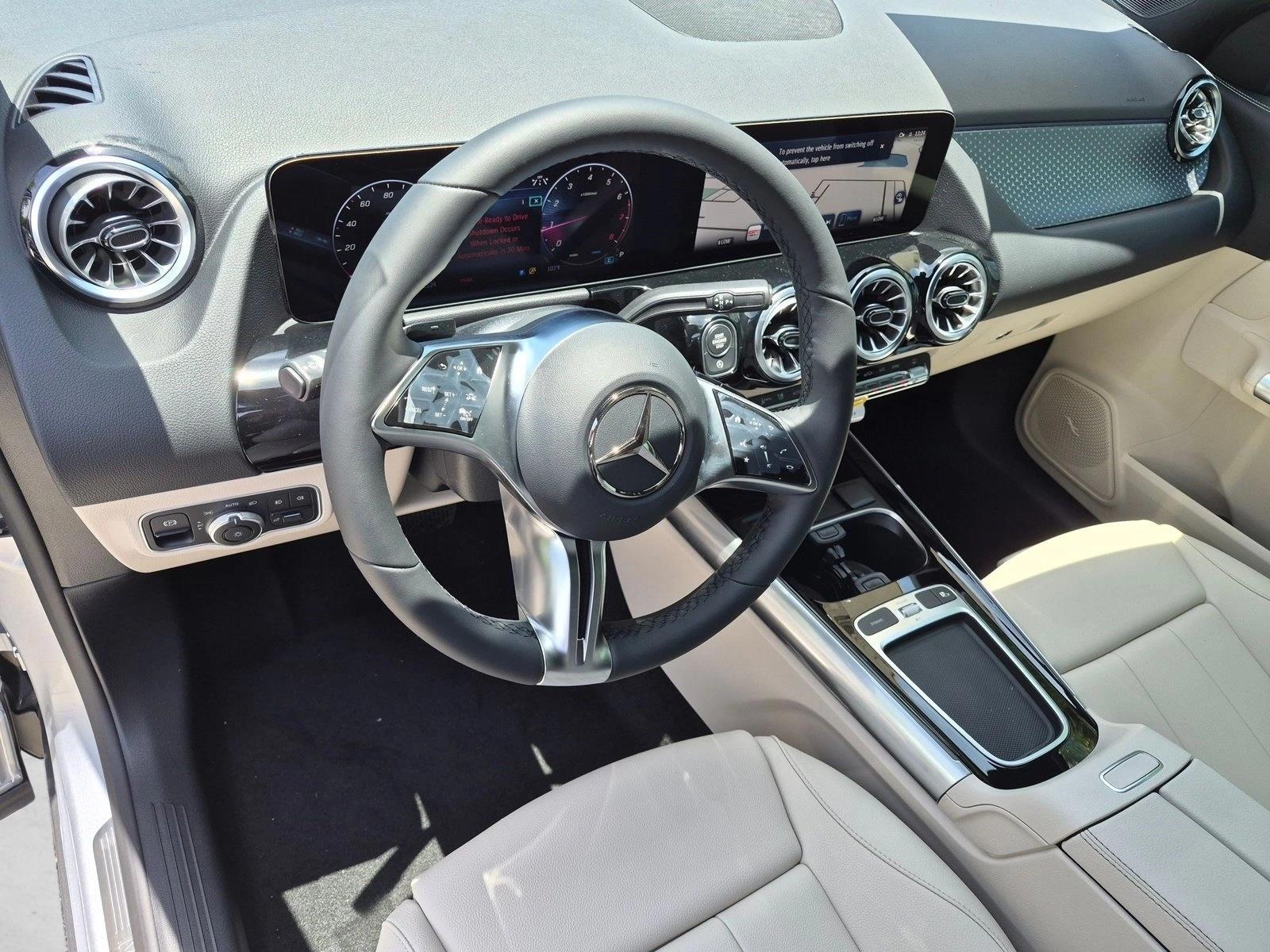 2026 GLA 250, photo 3 of 17