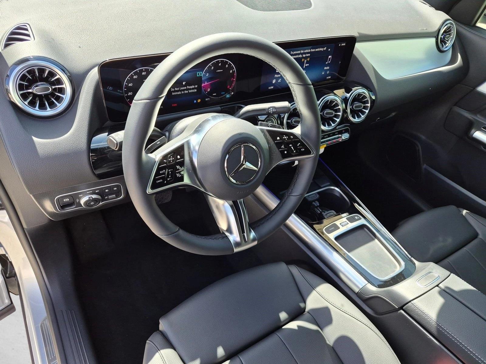 2026 GLA 250, photo 3 of 16