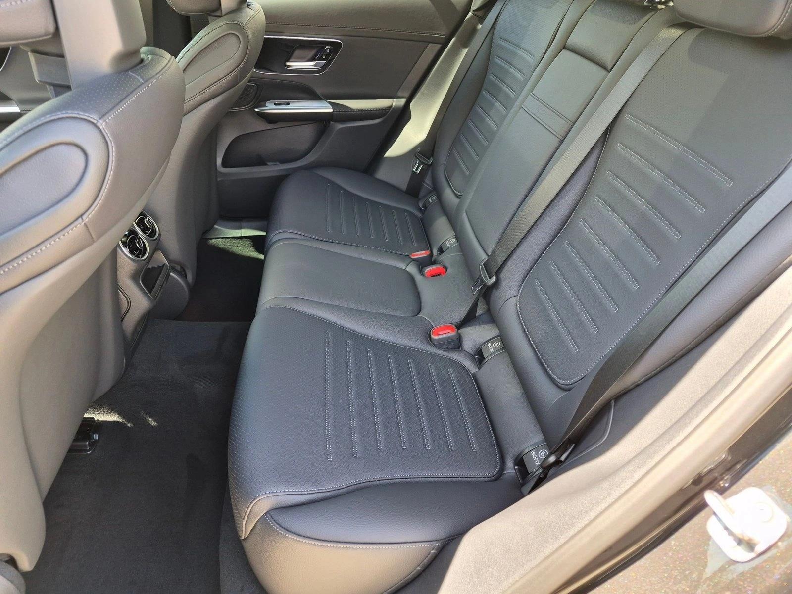 2027 GLC 300, photo 14 of 16