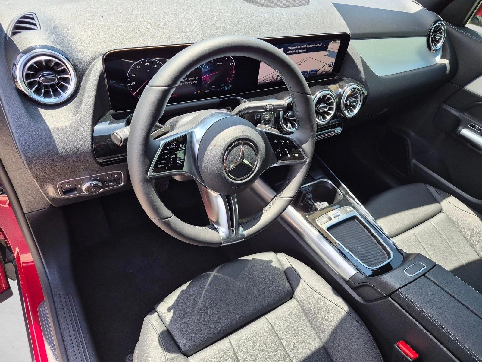 2026 GLA 250, photo 3 of 17
