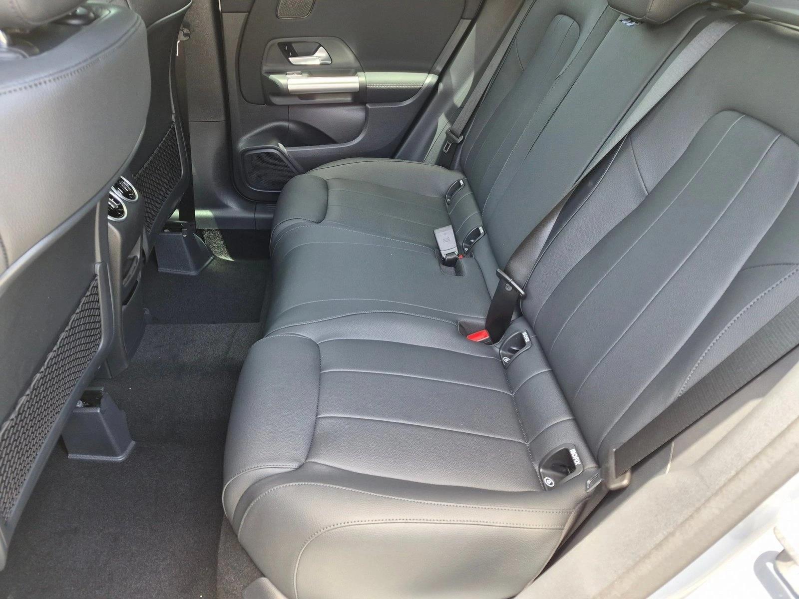 2026 GLA 250, photo 15 of 17