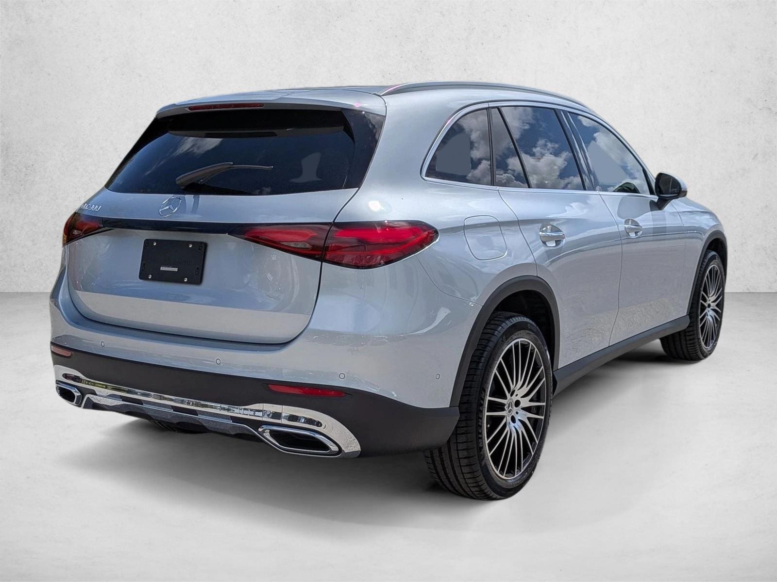 2026 GLC 300, photo 2 of 17