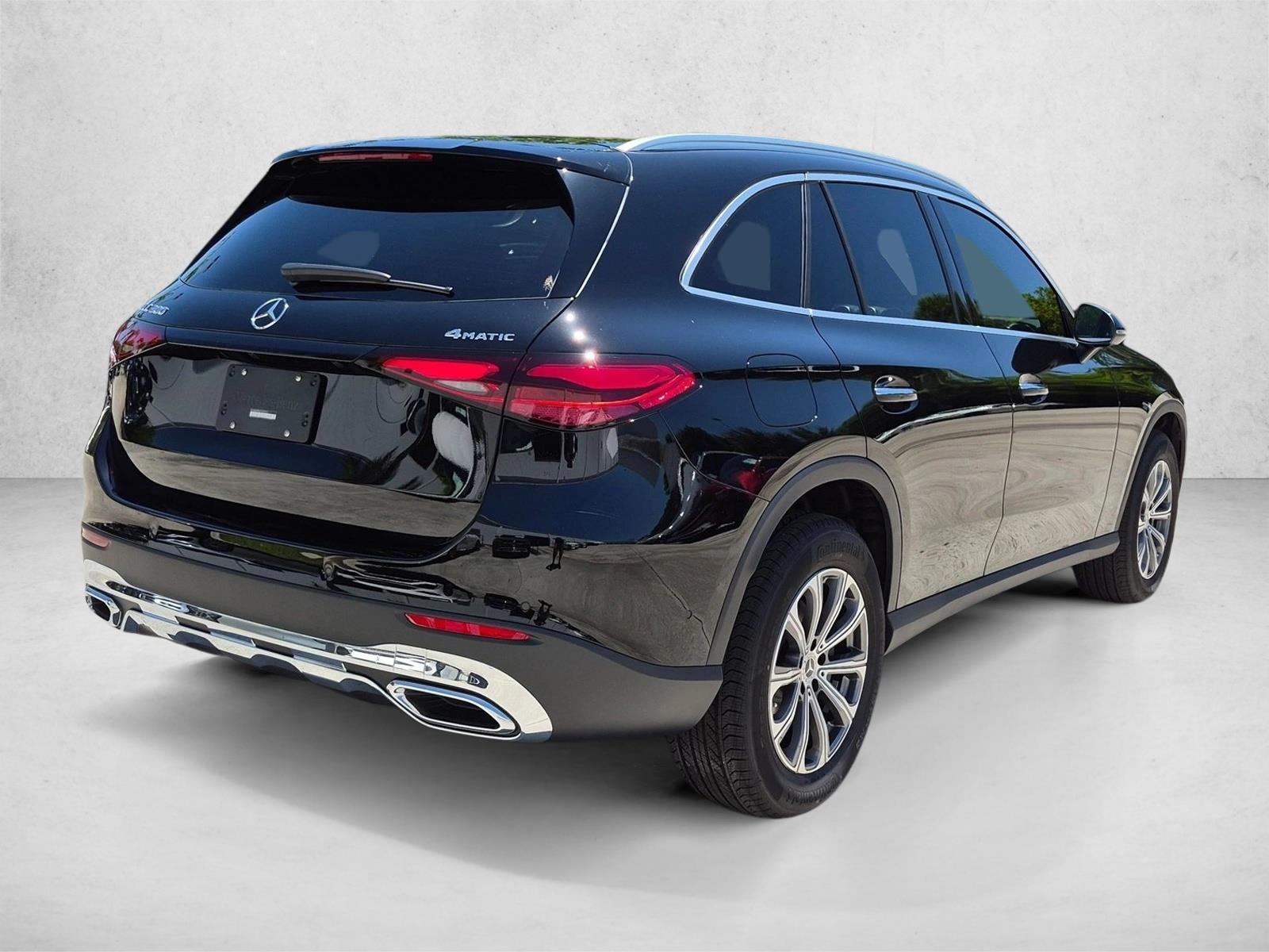 2026 GLC 300 4MATIC, photo 2 of 16