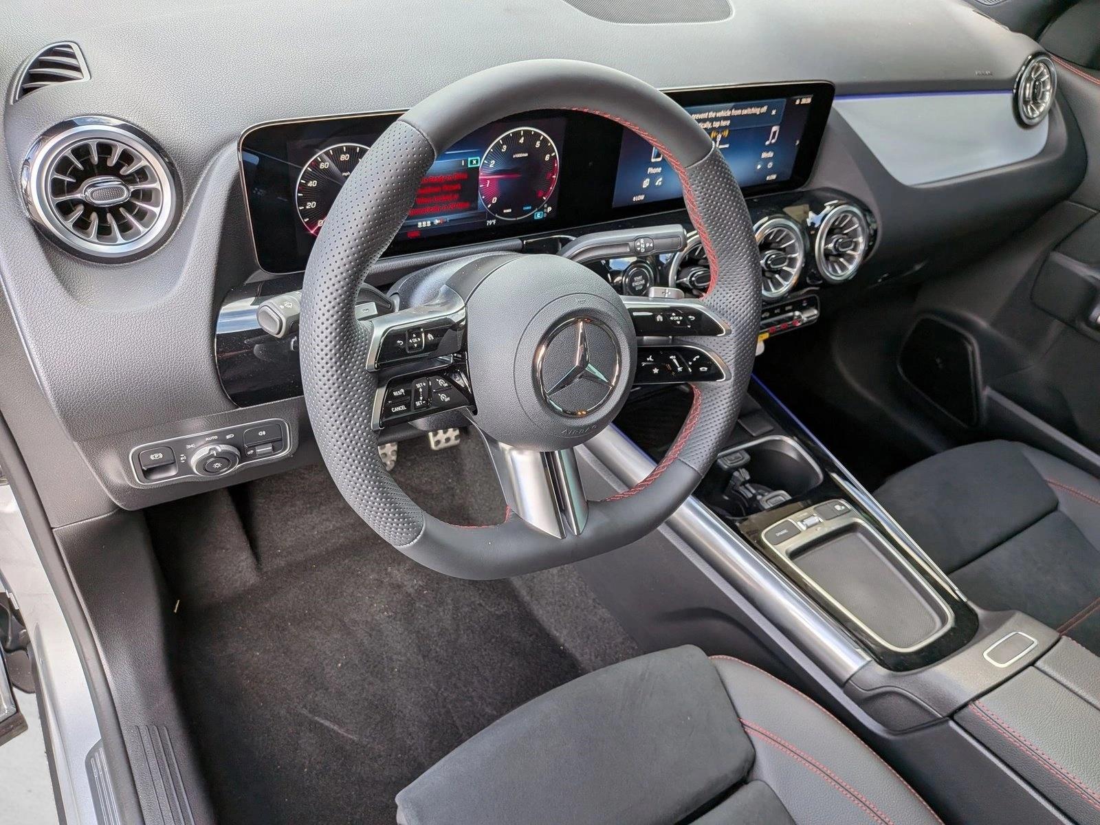 2026 GLA 250, photo 3 of 16