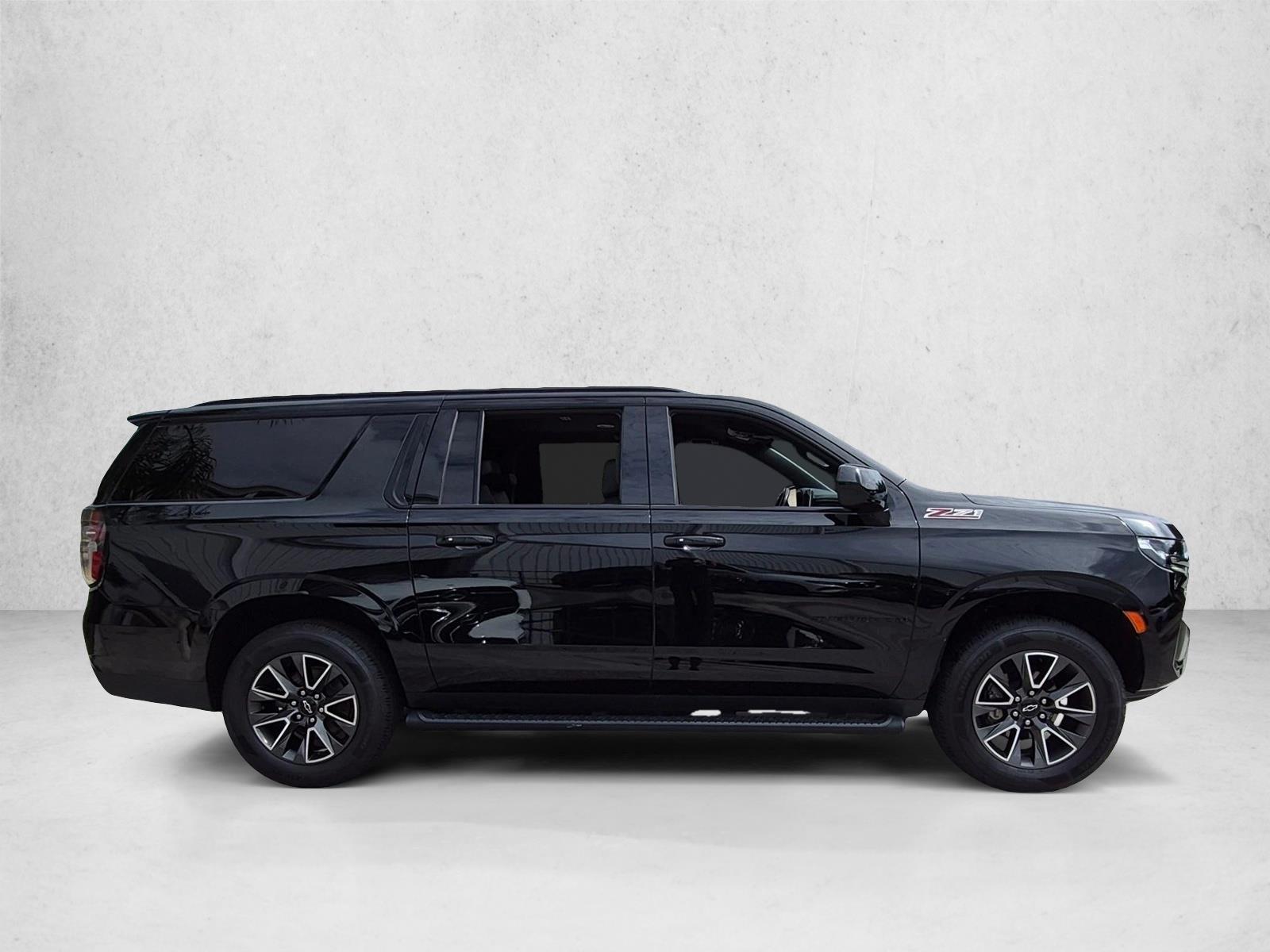 2022 Chevrolet Suburban Z71, photo 4 of 26