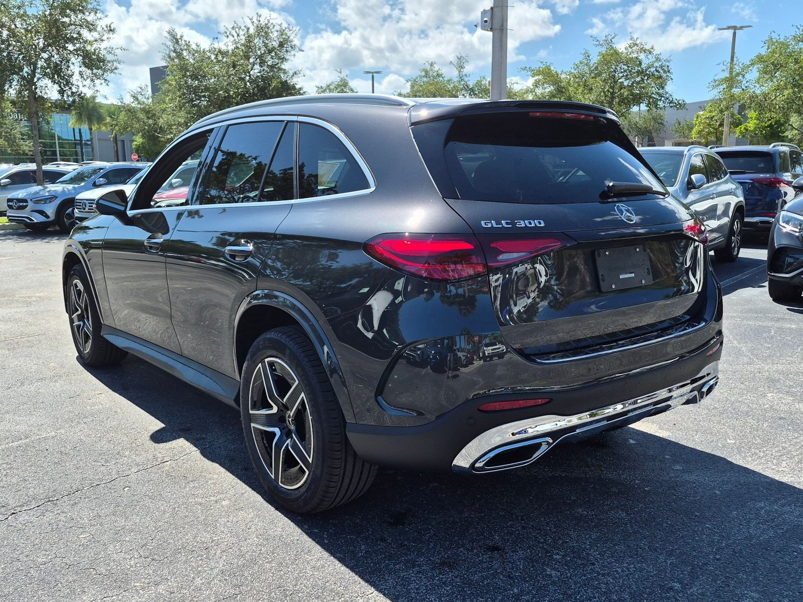 2027 GLC 300 4MATIC, photo 8 of 17