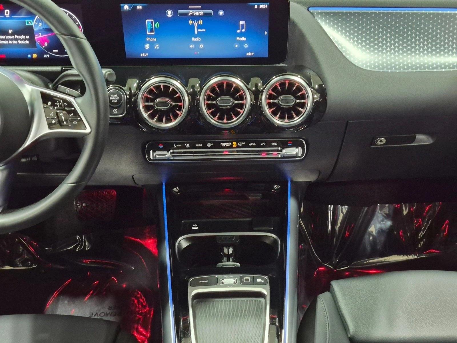 2026 GLA 250, photo 14 of 25