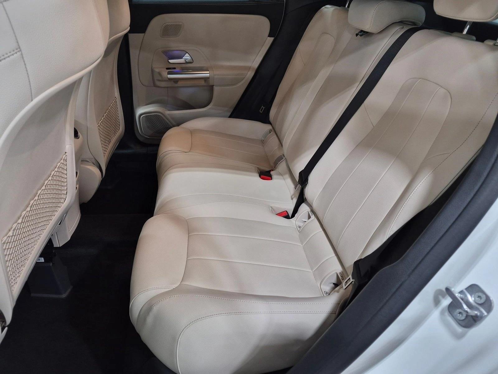 2026 GLA 250, photo 19 of 25