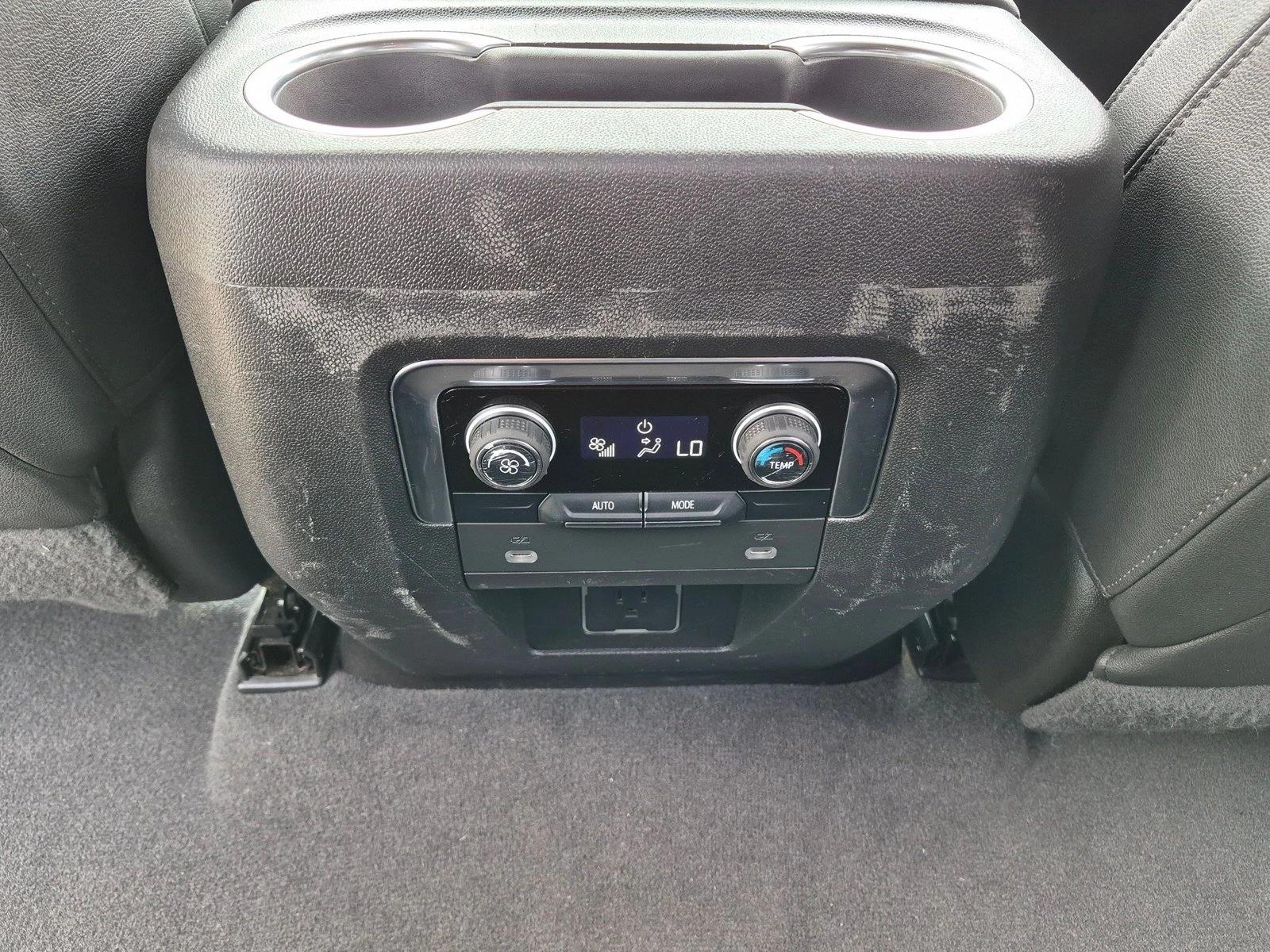 2022 Chevrolet Suburban Z71, photo 17 of 26