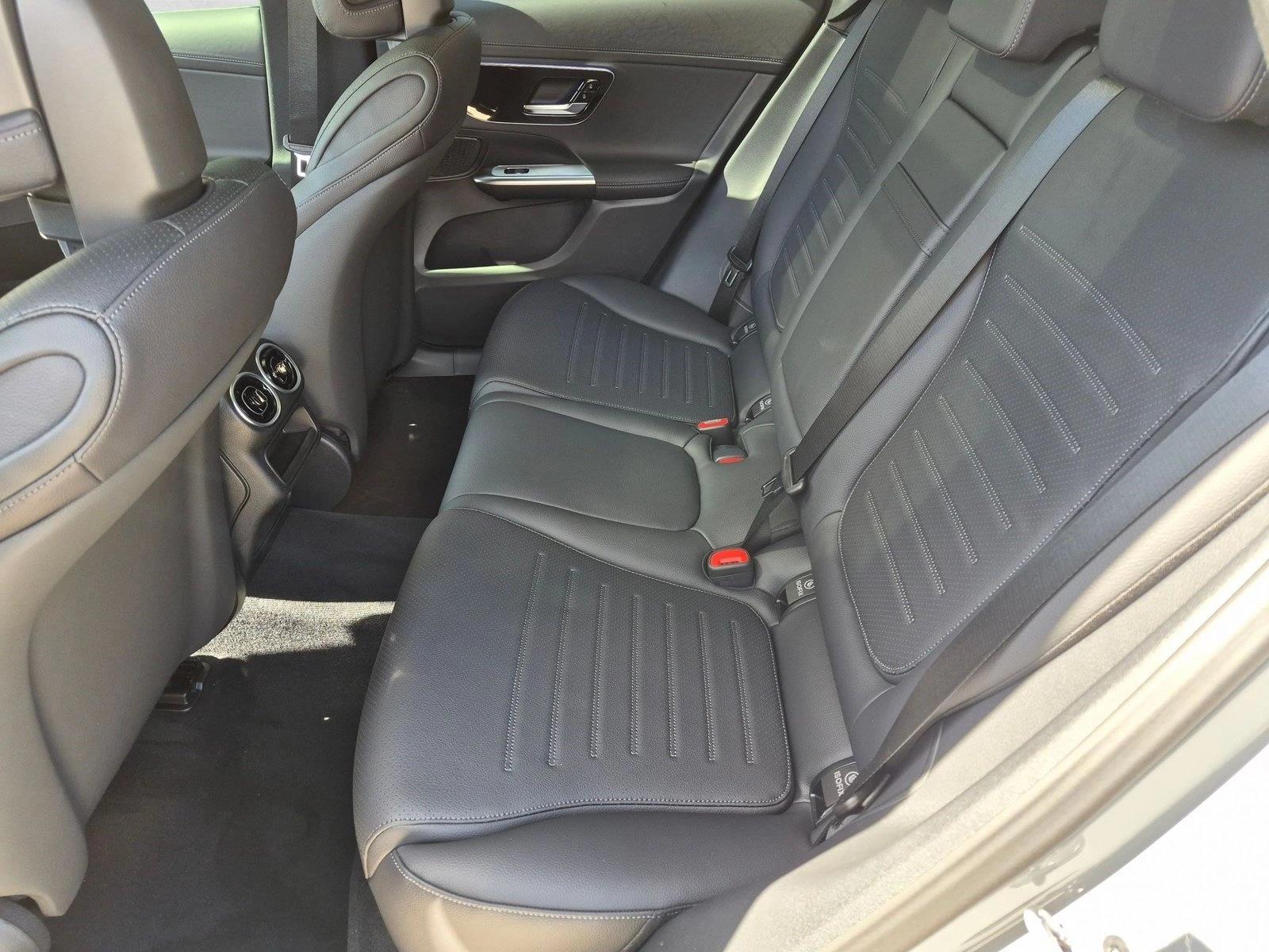 2027 GLC 300, photo 15 of 17