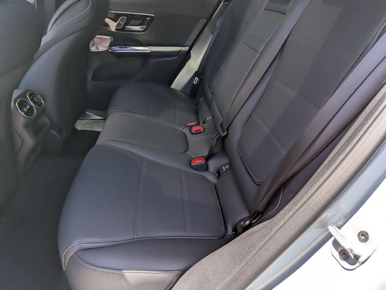 2026 GLC 300, photo 15 of 17