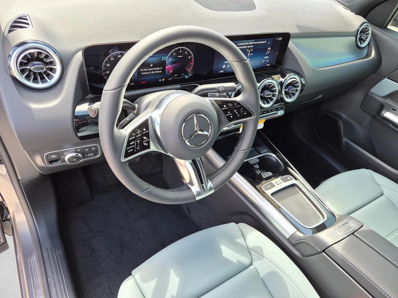 2026 GLA 250, photo 3 of 16