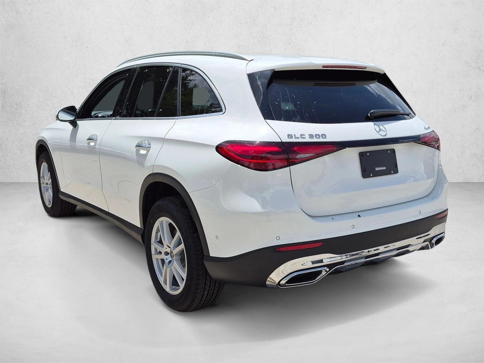 2026 GLC 300 4MATIC, photo 8 of 17