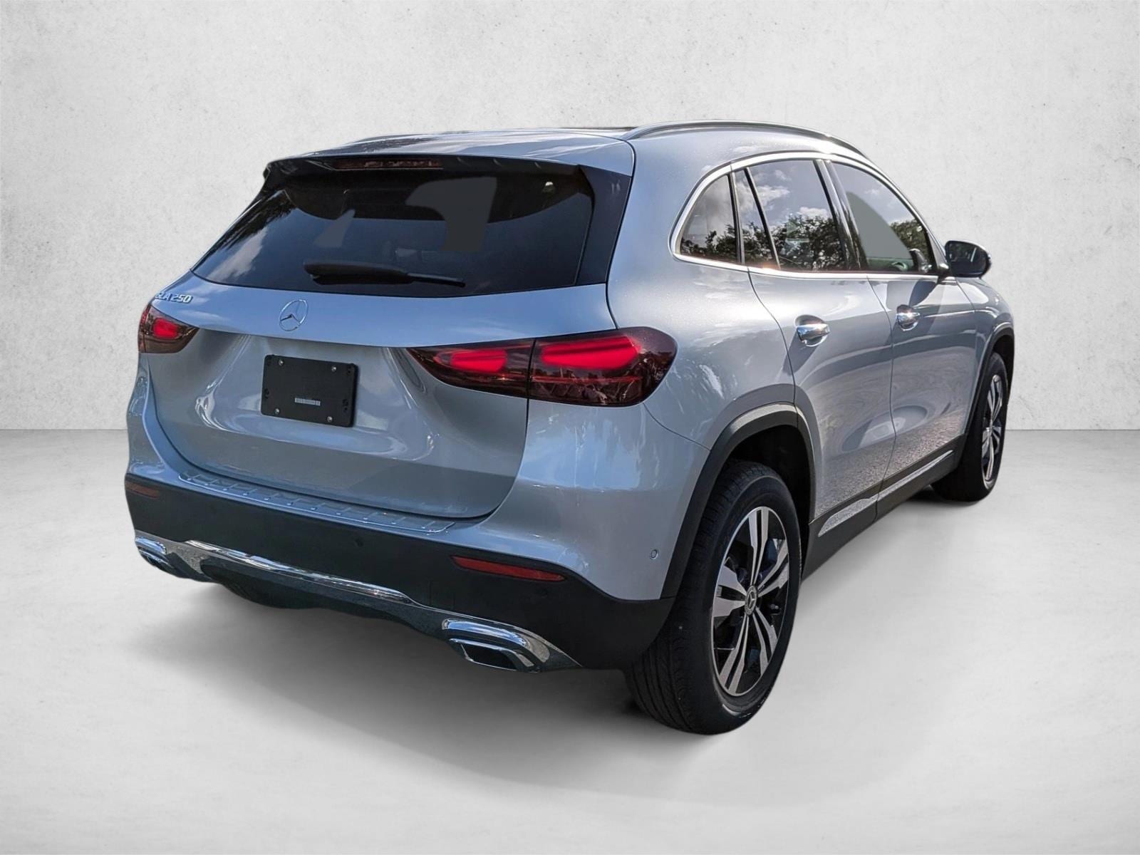 2026 GLA 250, photo 2 of 16