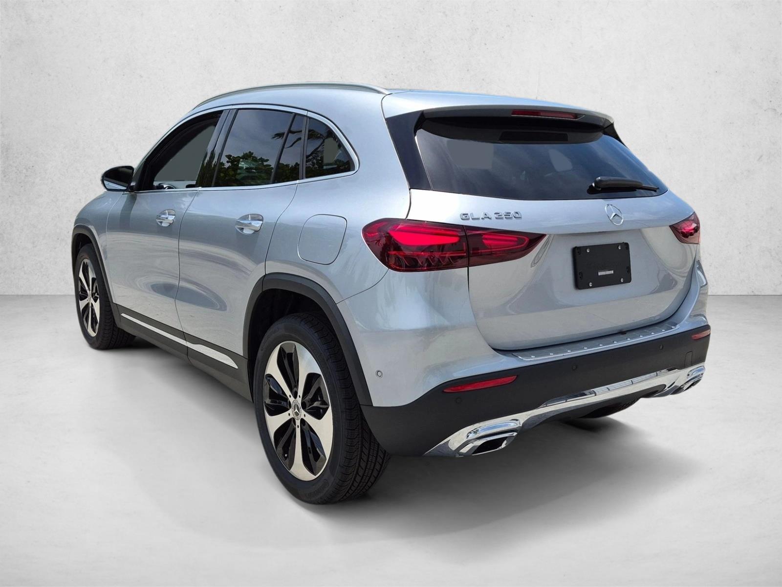 2026 GLA 250, photo 8 of 17