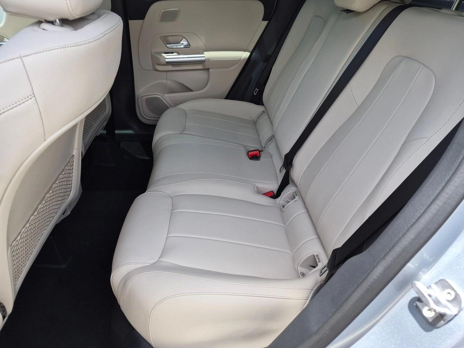 2026 GLA 250, photo 15 of 17