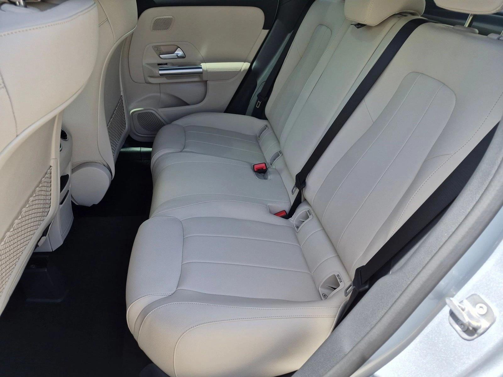 2026 GLA 250, photo 15 of 17