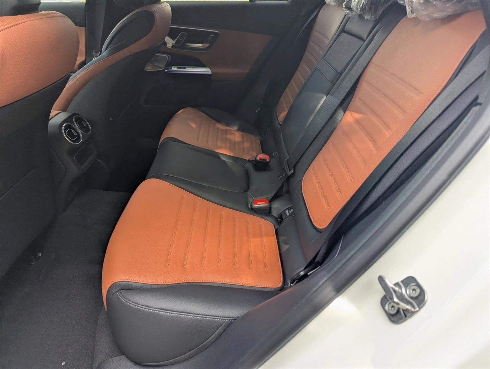 2026 GLC 300 4MATIC, photo 13 of 16