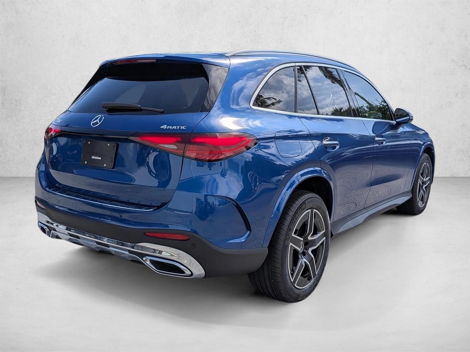 2026 GLC 300 4MATIC, photo 2 of 16