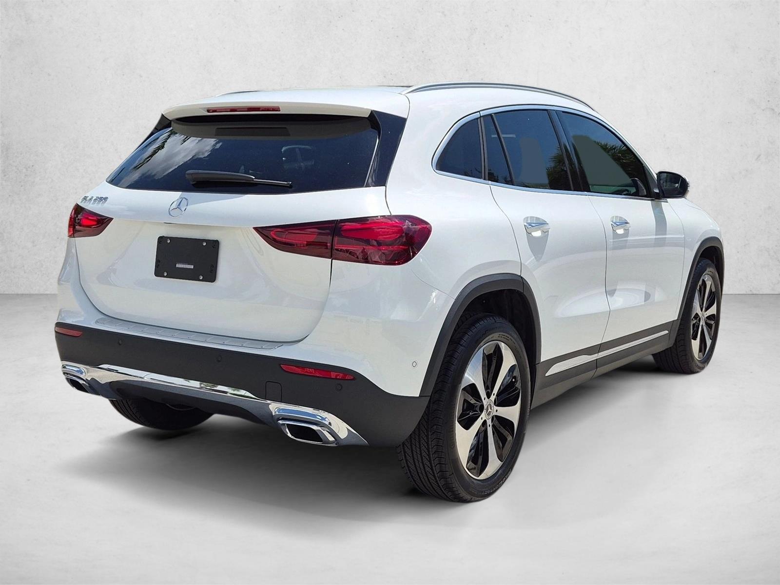 2026 GLA 250, photo 2 of 17