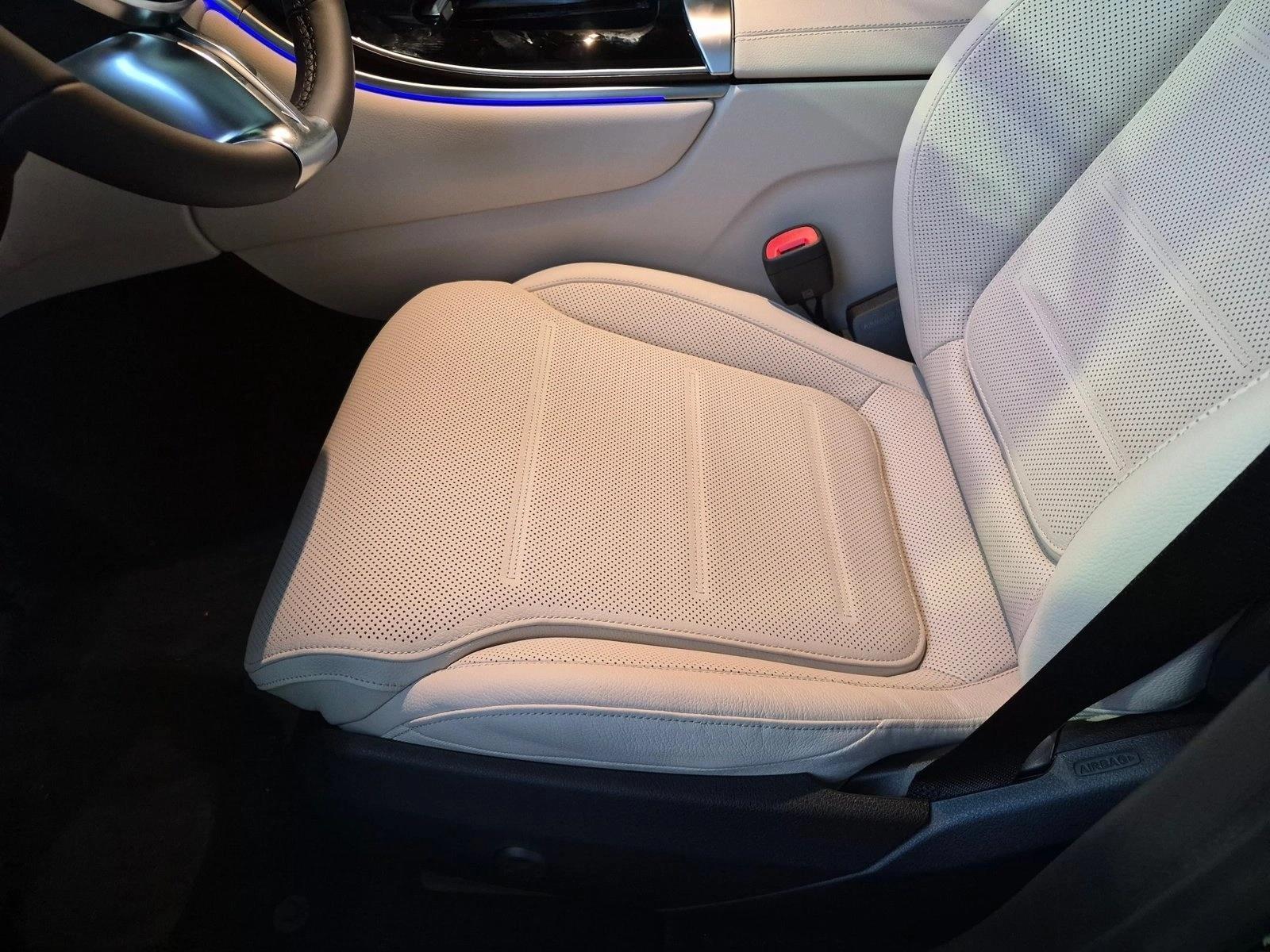 2026 GLC 300 4MATIC, photo 4 of 17
