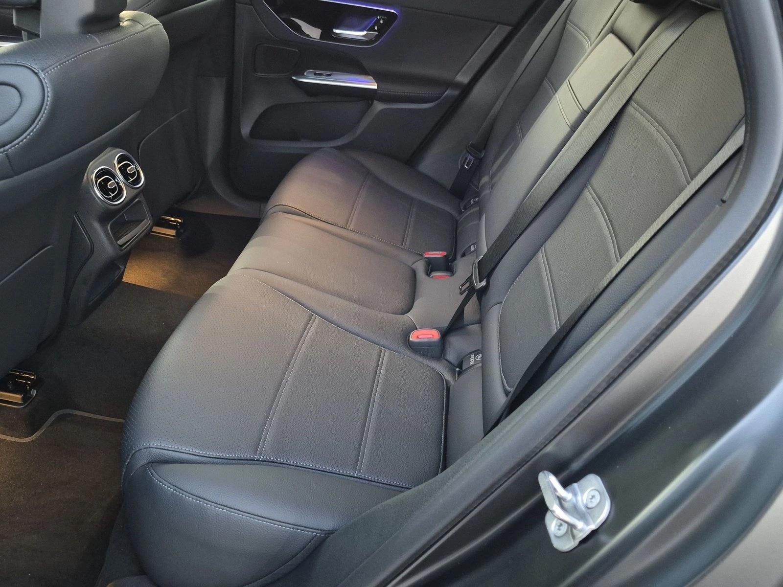 2026 GLC 300 4MATIC, photo 14 of 16
