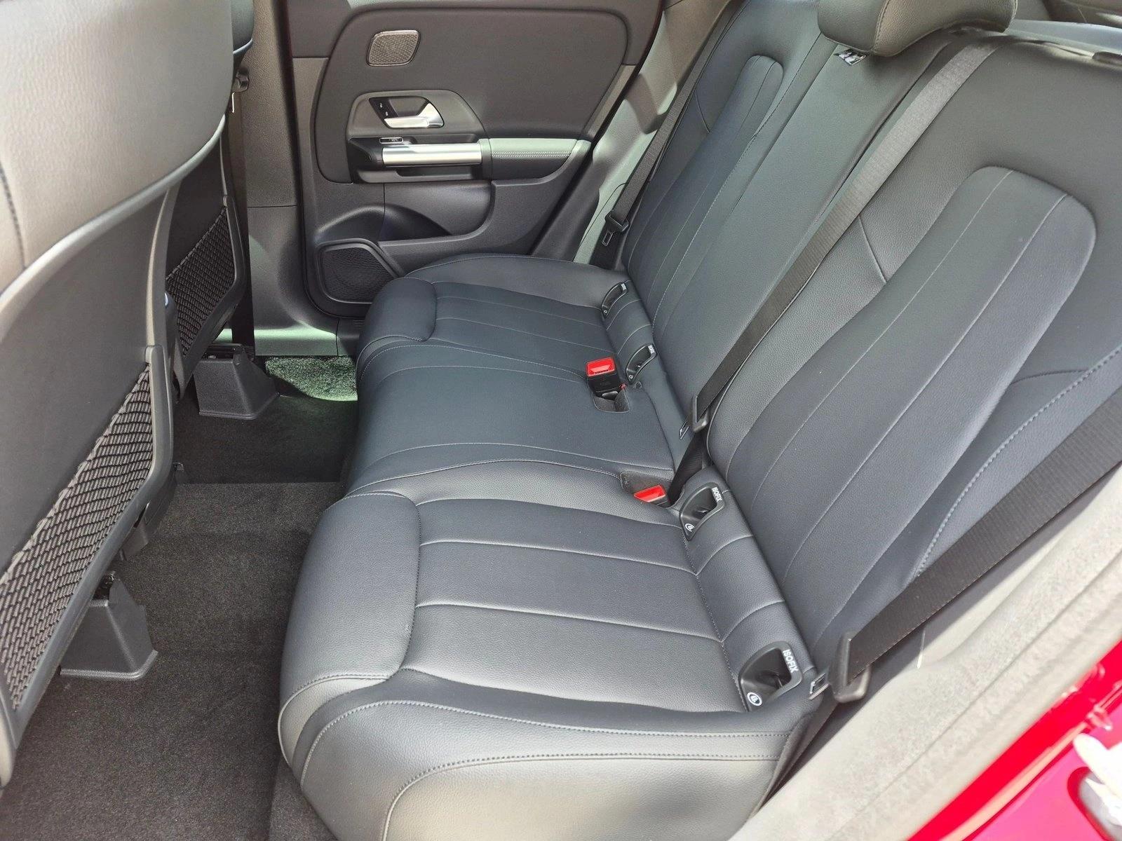 2026 GLA 250, photo 14 of 16