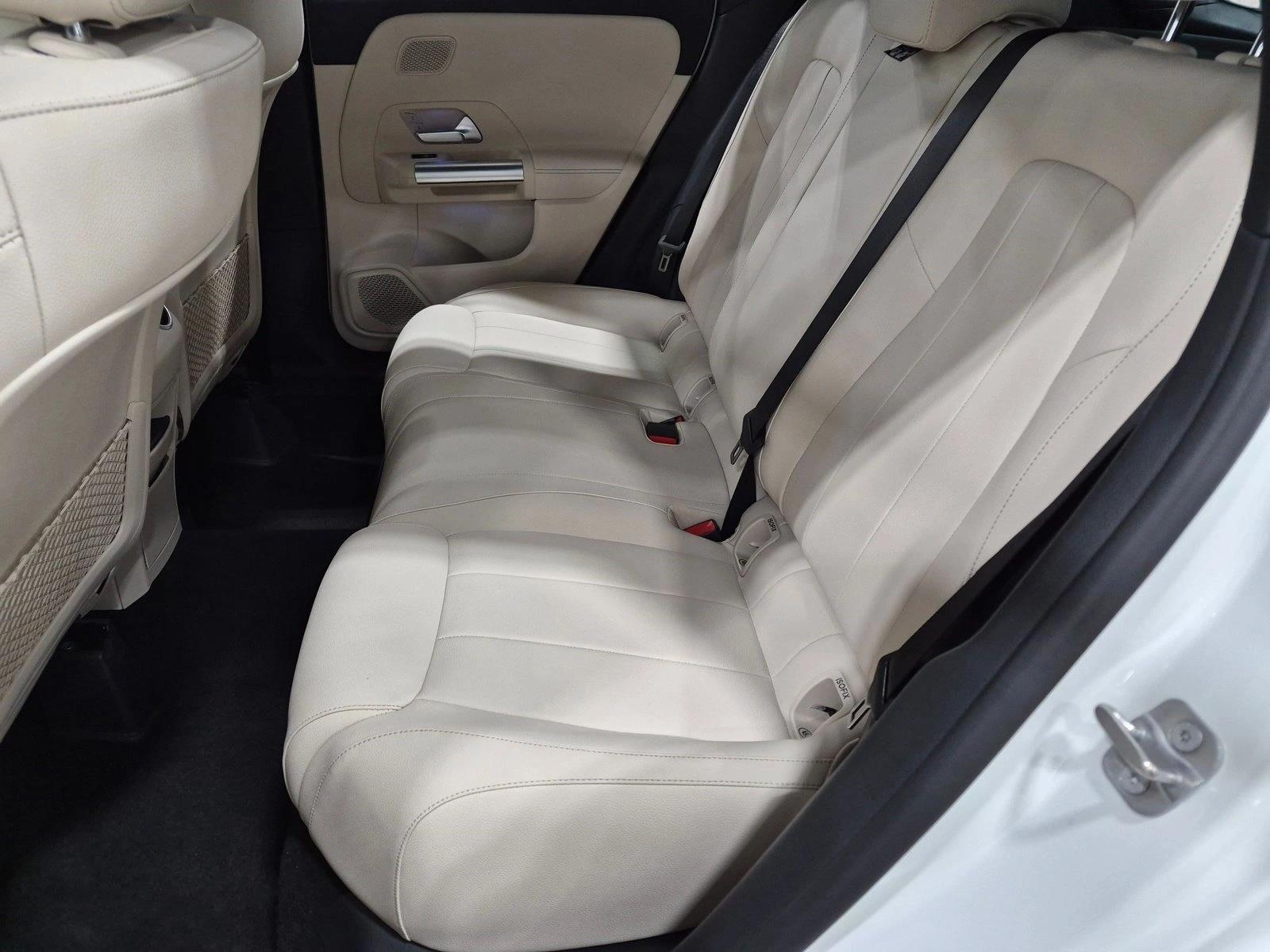 2026 GLA 250, photo 19 of 25