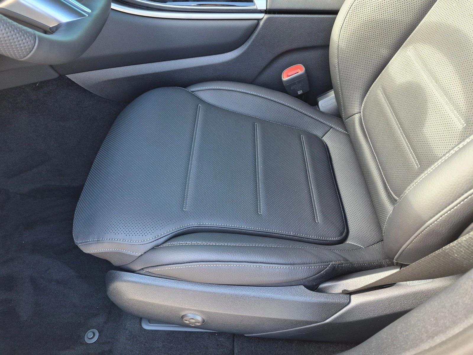 2027 GLC 300 4MATIC, photo 4 of 17