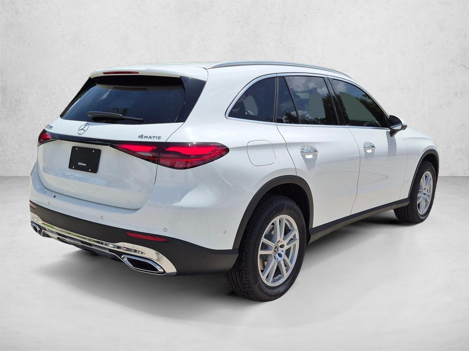2026 GLC 300 4MATIC, photo 2 of 17