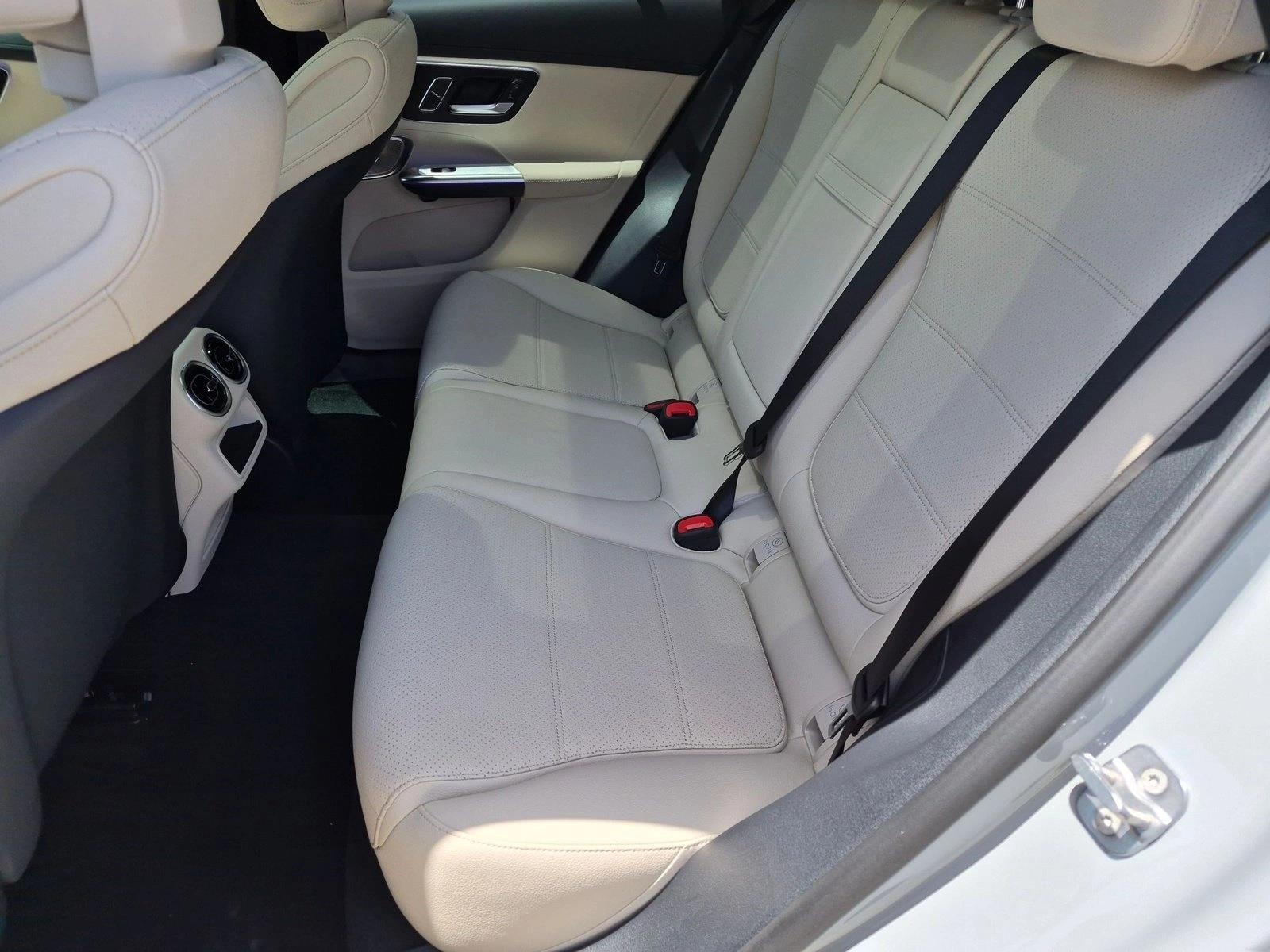 2027 GLC 300, photo 15 of 17