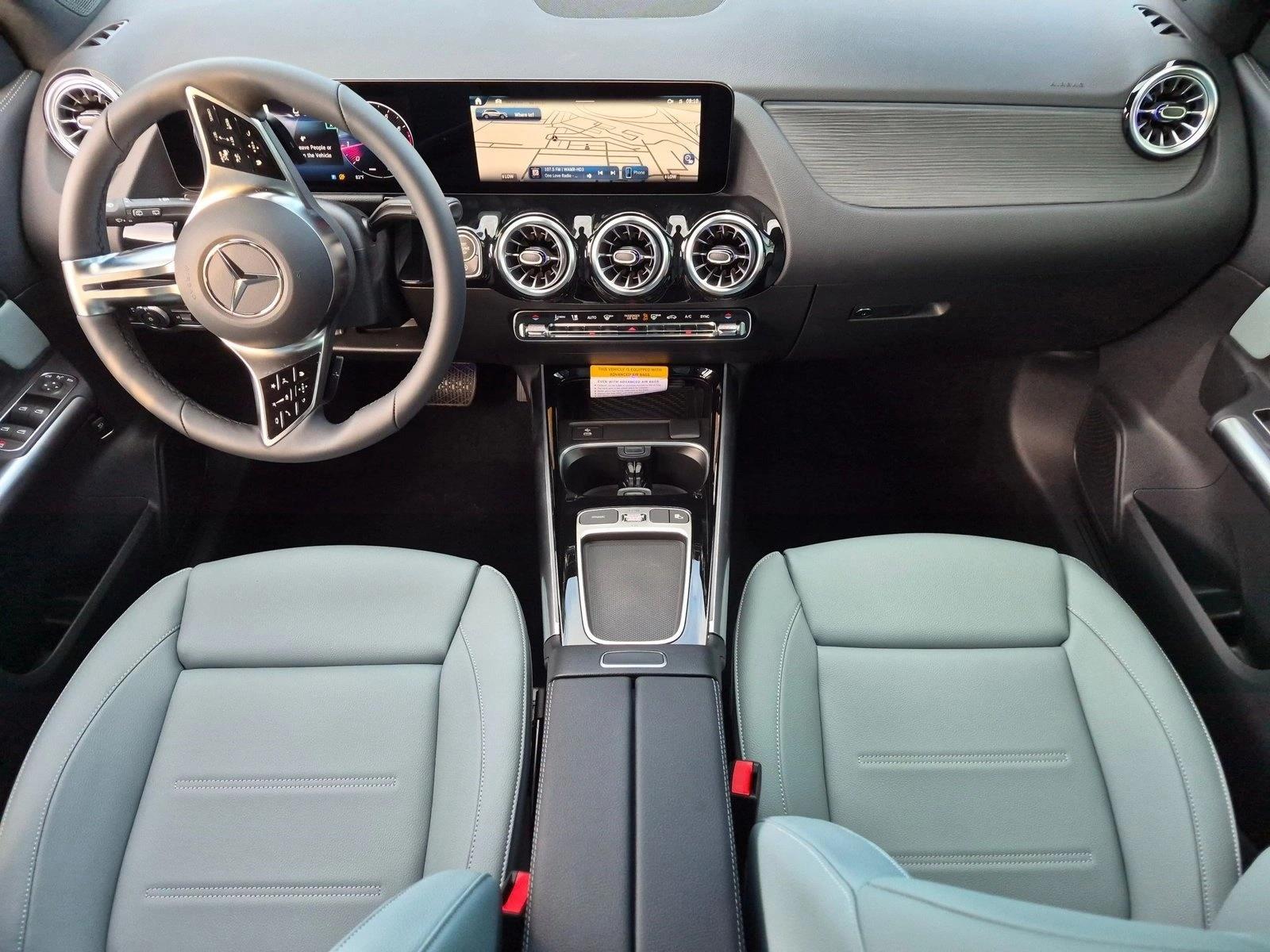2026 GLA 250, photo 14 of 17
