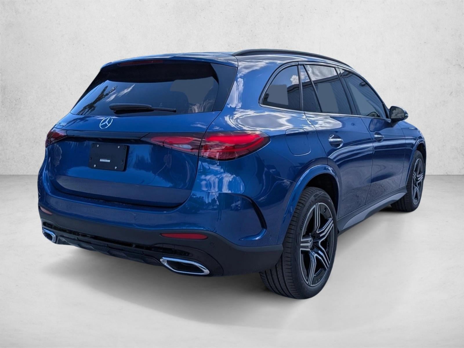 2026 GLC 300, photo 2 of 16