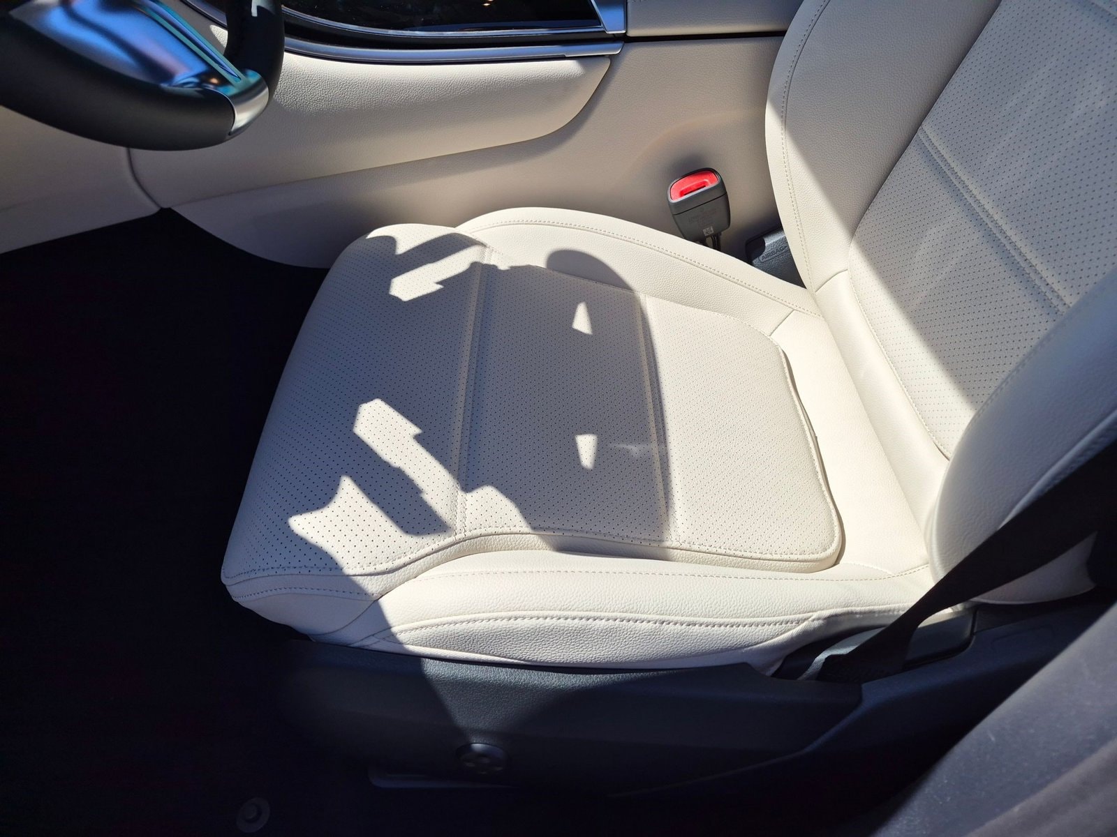 2027 GLC 300 4MATIC, photo 4 of 17