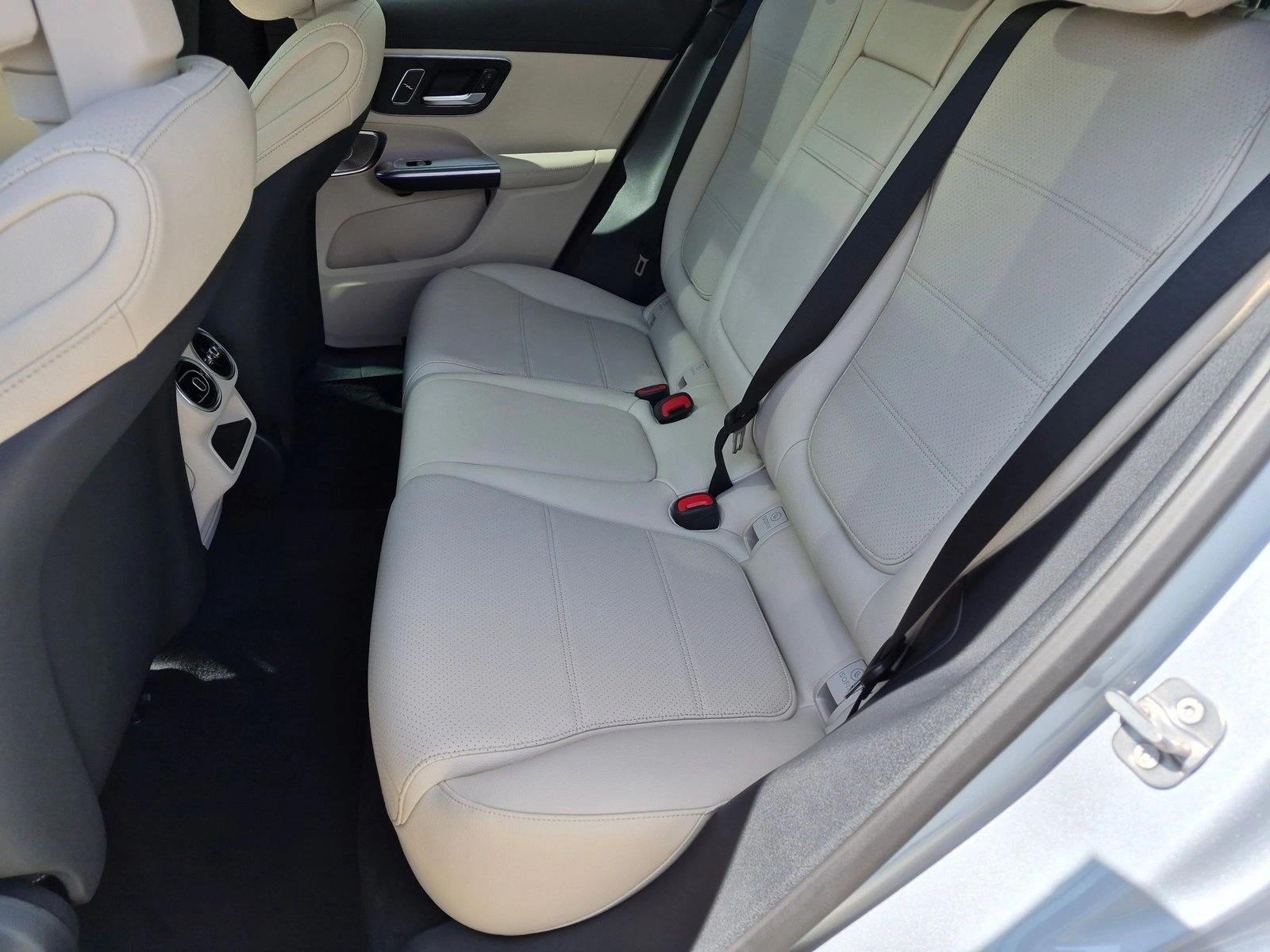 2027 GLC 300, photo 15 of 17