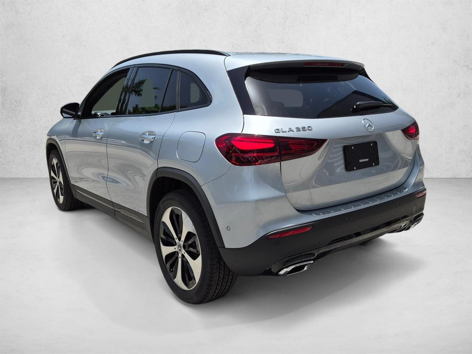2026 GLA 250, photo 8 of 17