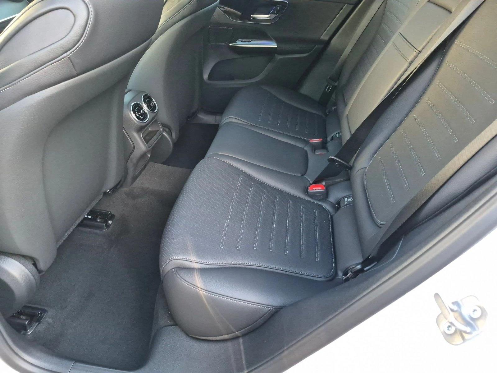 2027 GLC 300, photo 14 of 16