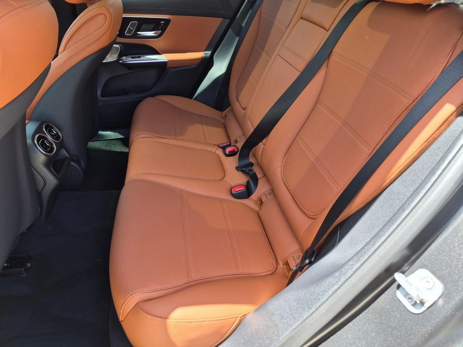 2027 GLC 300, photo 15 of 17