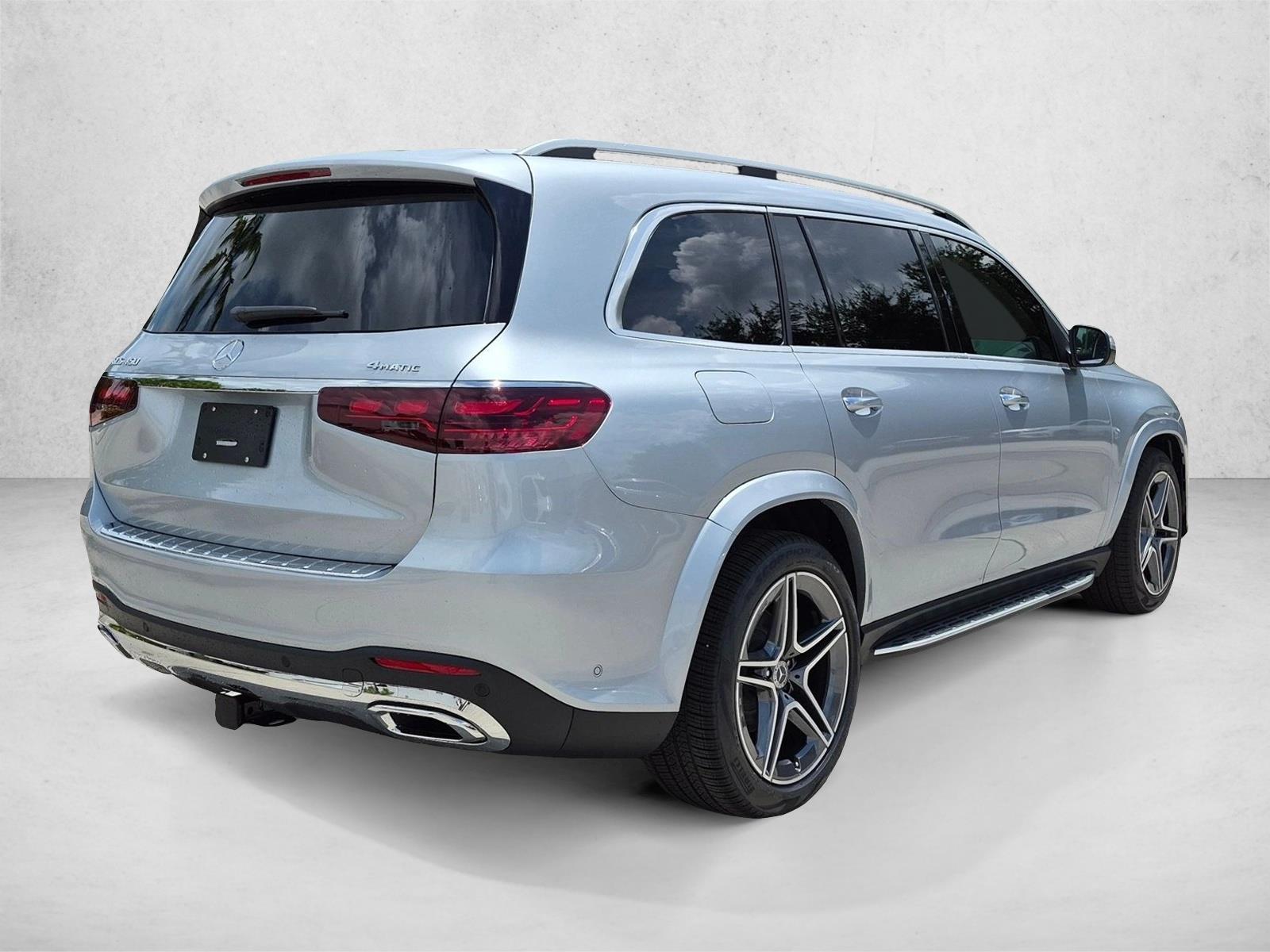 2026 GLS 450 4MATIC, photo 2 of 18