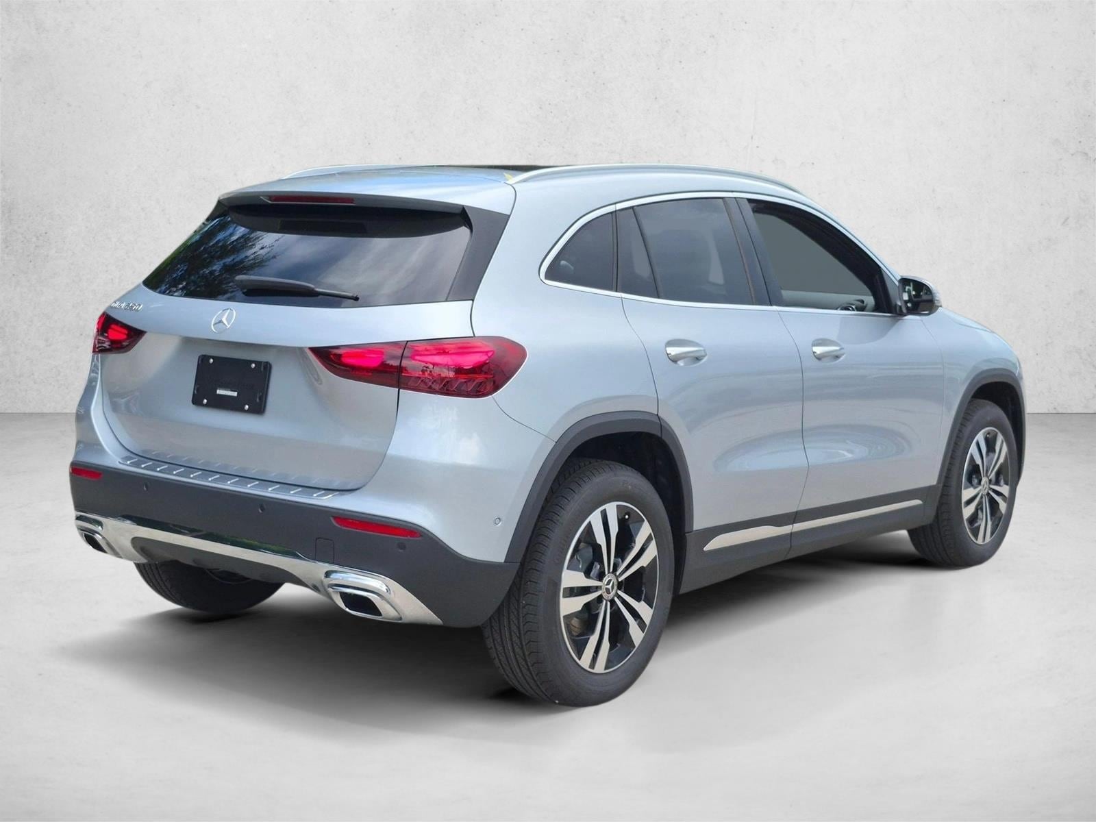 2026 GLA 250, photo 2 of 16