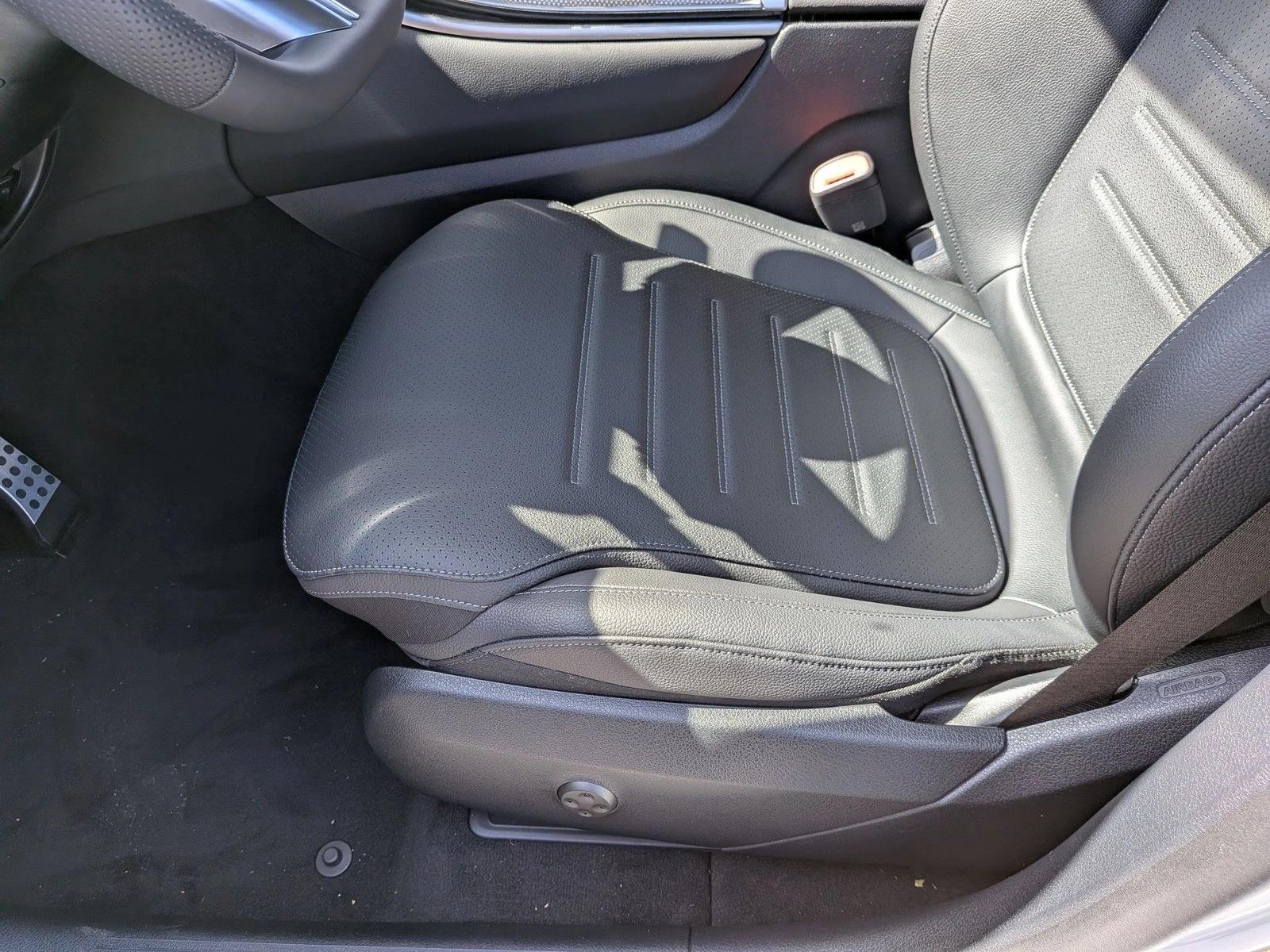 2026 GLC 300 4MATIC, photo 4 of 16