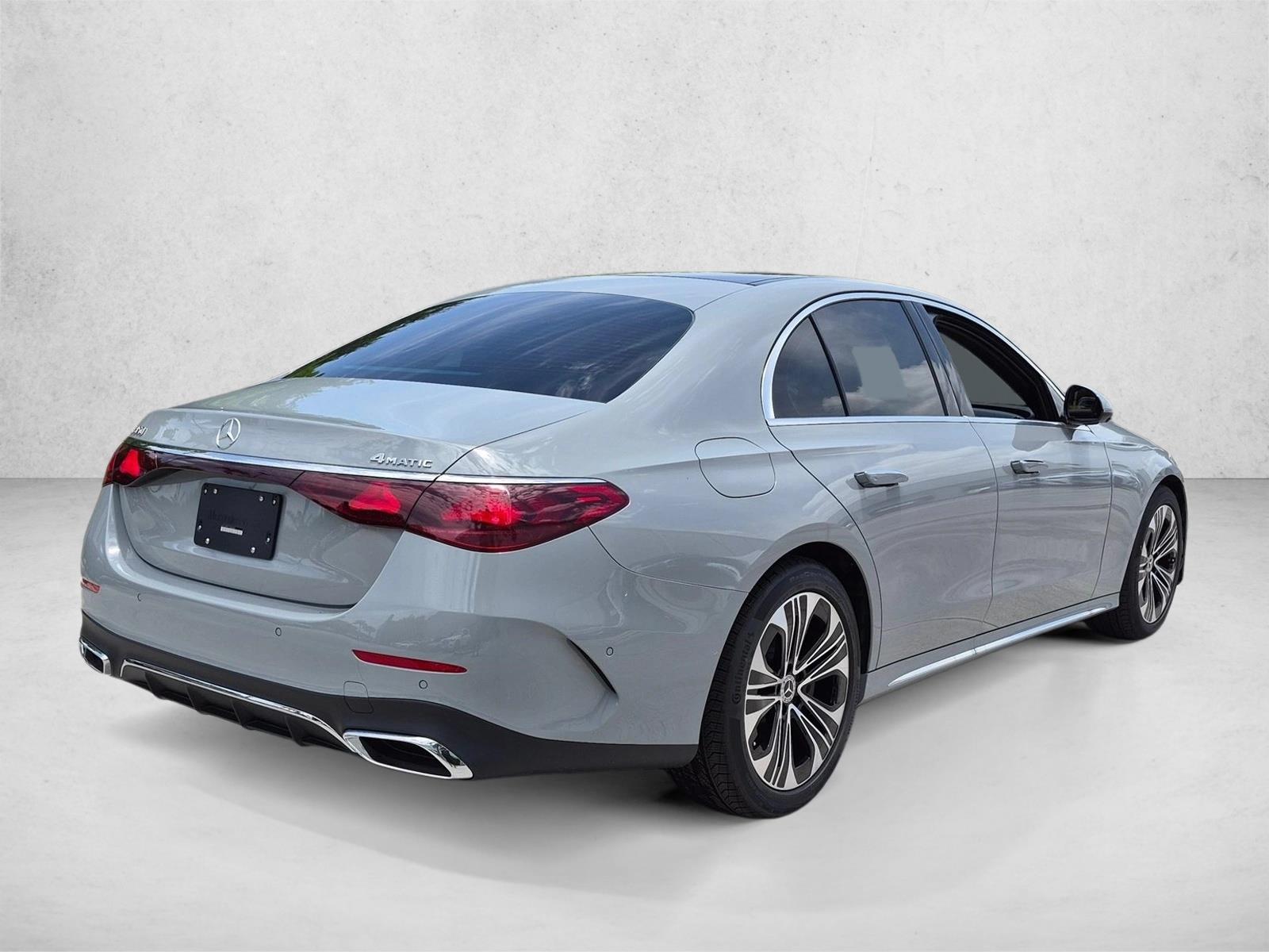 2026 E 350 4MATIC, photo 2 of 17