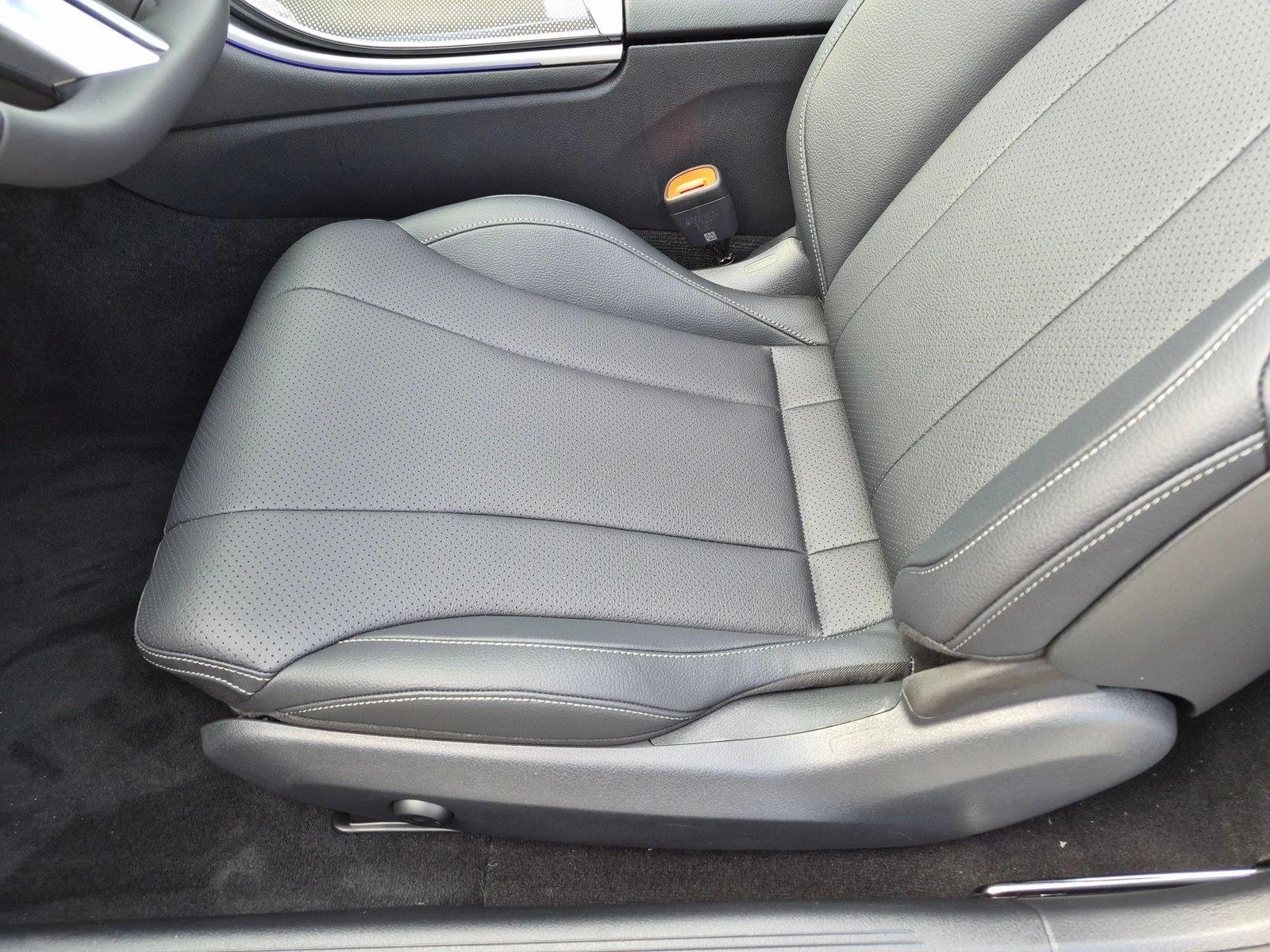 2027 CLE 300 4MATIC Cabriolet, photo 4 of 17