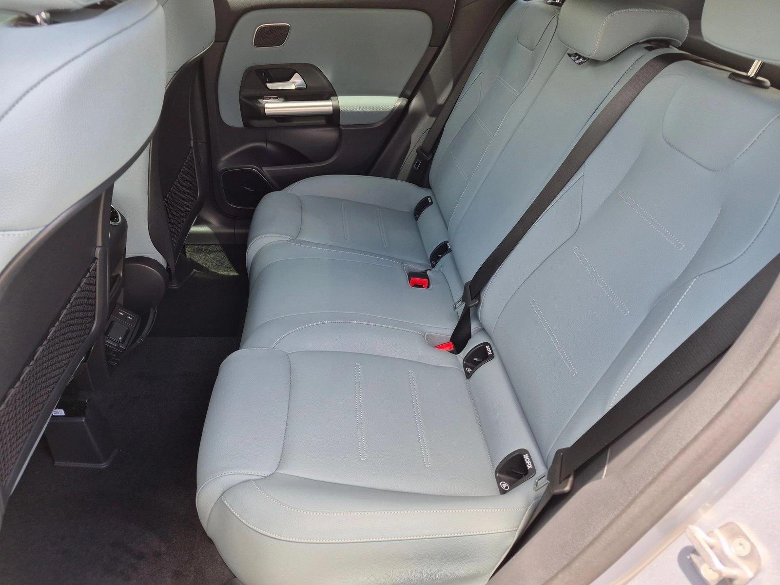 2026 GLA 250, photo 15 of 17