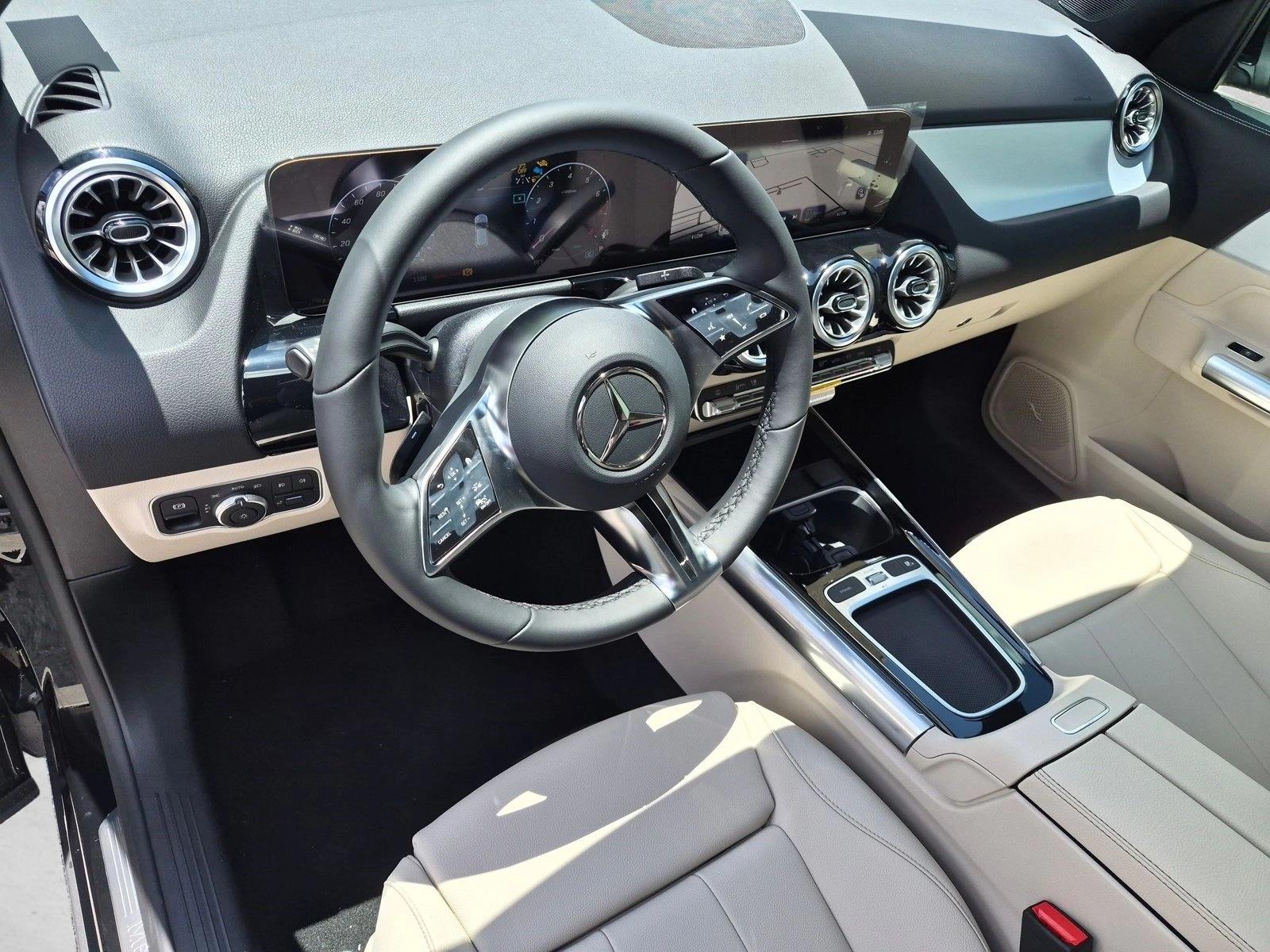 2026 GLA 250, photo 3 of 17