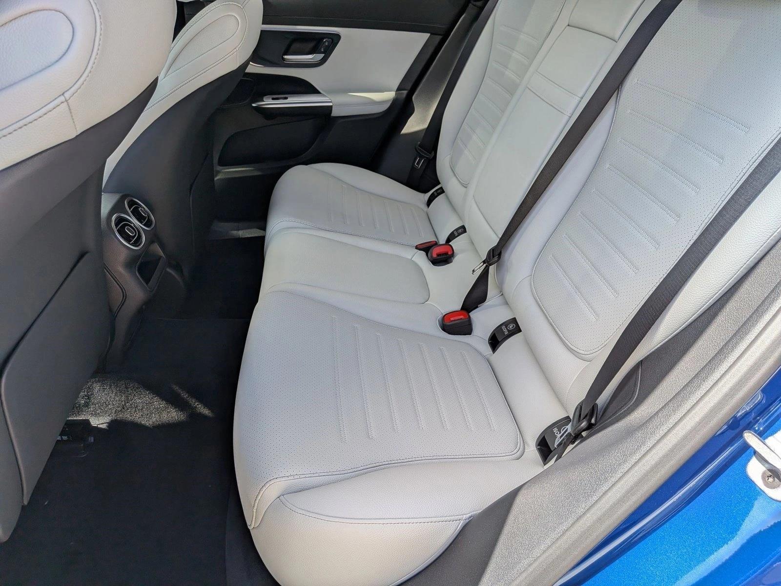 2026 GLC 300 4MATIC, photo 14 of 16
