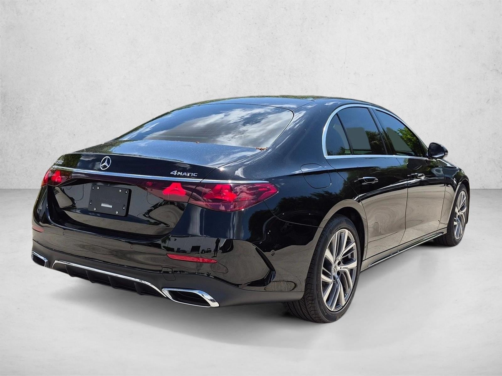 2026 E 350 4MATIC, photo 2 of 17