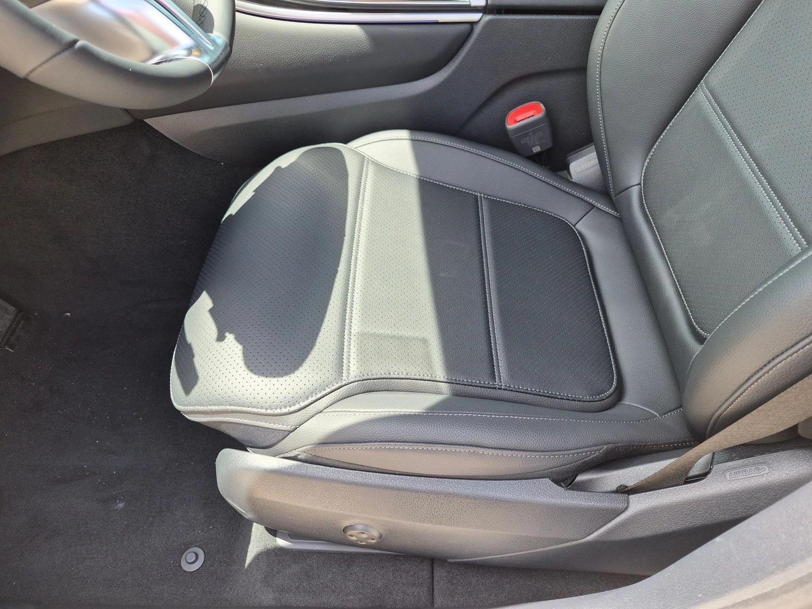 2026 GLC 300 4MATIC, photo 4 of 17