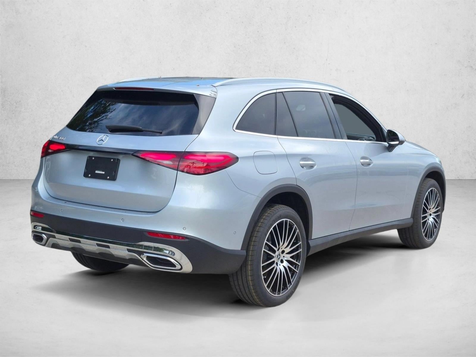 2027 GLC 300, photo 2 of 16